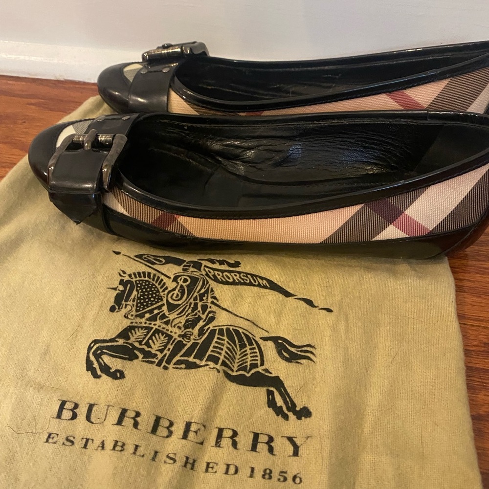 Burberry Nova Check Flats with Buckle and Black Patent Leather